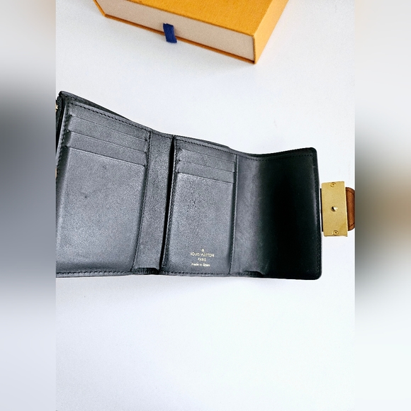 Louis Vuitton Dauphine Compact Wallet - Microchipped - Picture 6 of 8